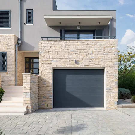 וילה Roca With Heated Pool And Sauna *