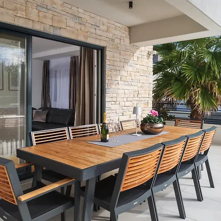 Roca With Heated Pool And Sauna