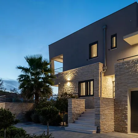 וילה Roca With Heated Pool And Sauna *