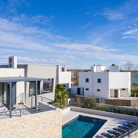 Roca With Heated Pool And Sauna