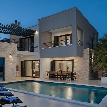 Roca With Heated Pool And Sauna Villa