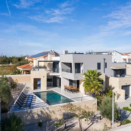 Roca With Heated Pool And Sauna