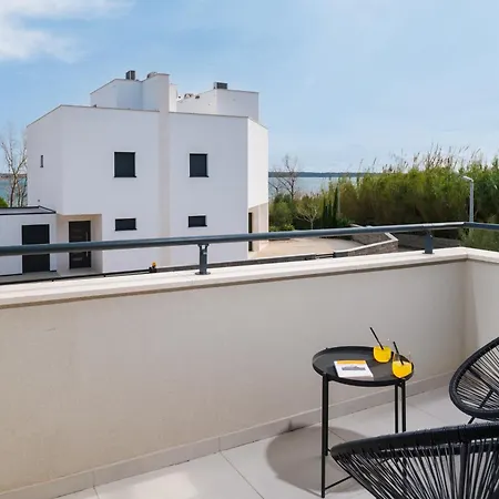 Roca With Heated Pool And Sauna Villa Privlaka (Zadar)