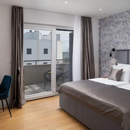 וילה Roca With Heated Pool And Sauna פריבלאקה