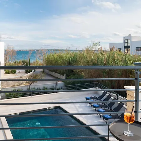 Roca With Heated Pool And Sauna וילה