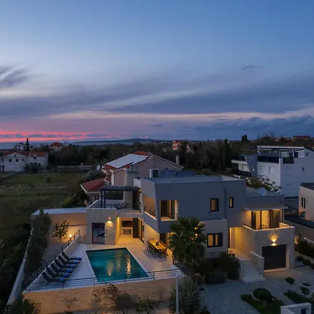 Roca With Heated Pool And Sauna