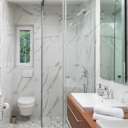 Roca With Heated Pool And Sauna וילה