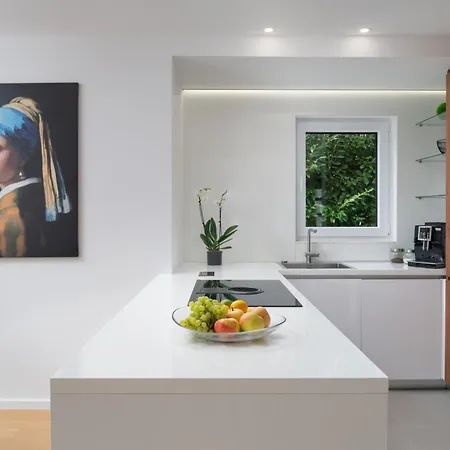 וילה Roca With Heated Pool And Sauna פריבלאקה