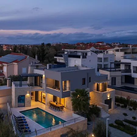 וילה Roca With Heated Pool And Sauna