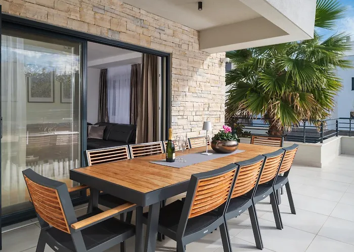 Roca With Heated Pool And Sauna