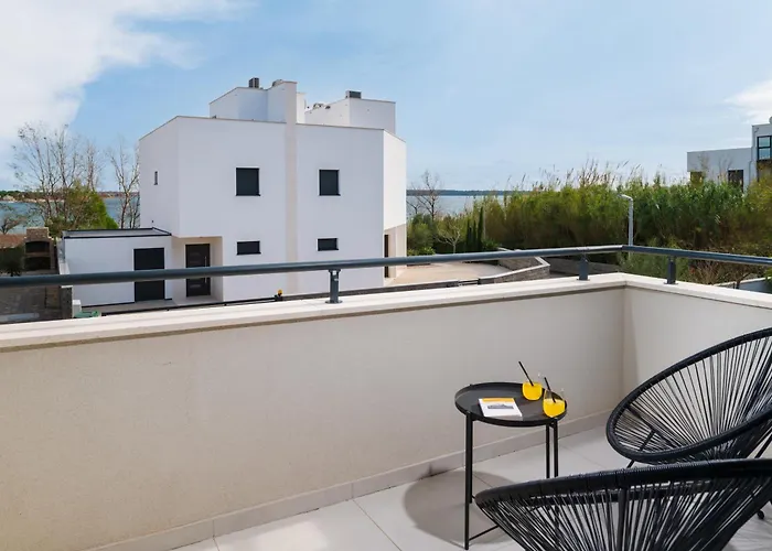 Roca With Heated Pool And Sauna Villa Privlaka (Zadar)