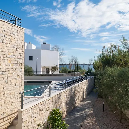 Roca With Heated Pool And Sauna