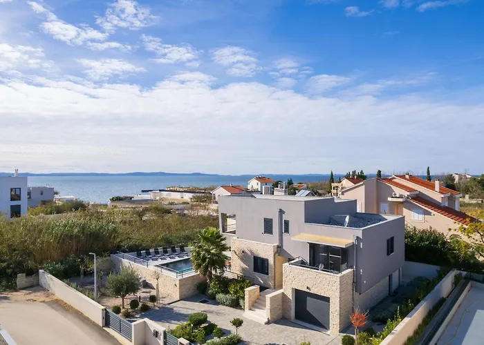 Roca With Heated Pool And Sauna