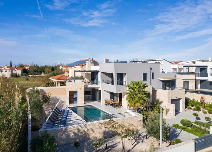 Roca With Heated Pool And Sauna