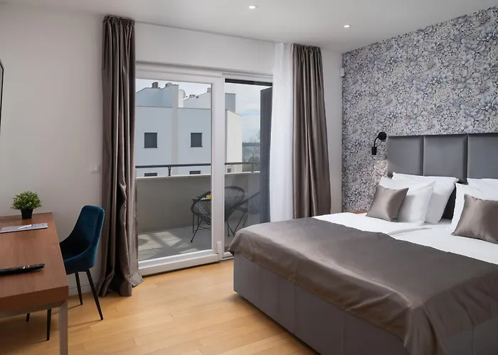 Вилла Roca With Heated Pool And Sauna Привлака